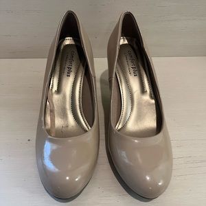 Nude Comfort Plus Patent Pumps Size 6 1/2